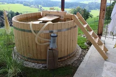 Fadezos hot tub / dezsafurdo (Badebottich)