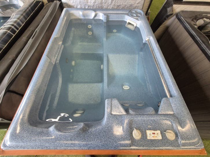 Outdoor jakuzzi, mukodes kozben megtekintheto