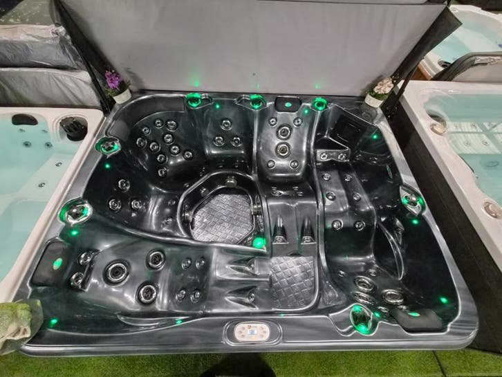 Tagas csaladi Balboa jakuzzi, 6 szemelyes
