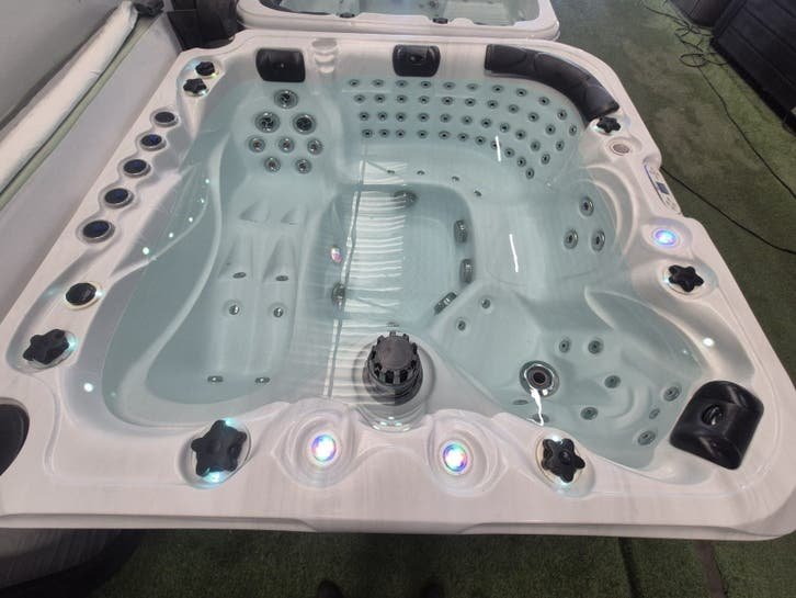 Balboa amerykańskie jacuzzi, przestronne, 5-osobowe, nowe