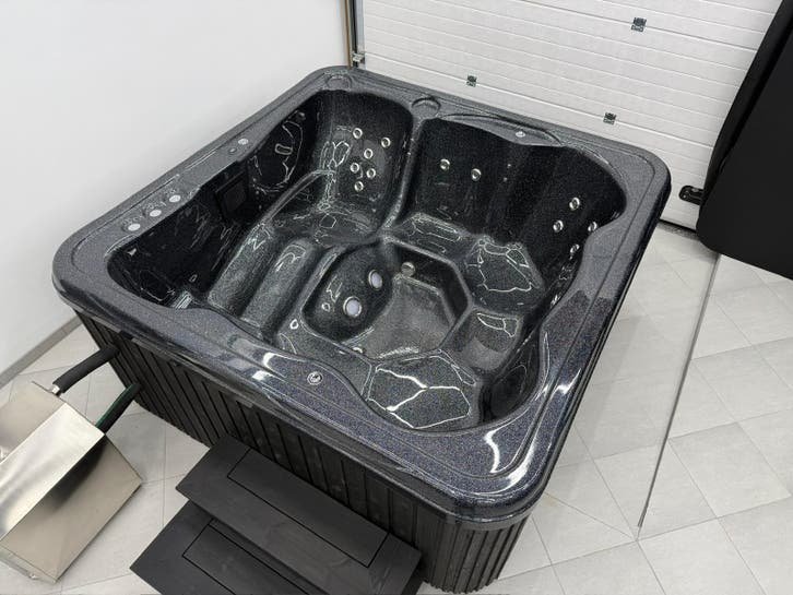Luksuzni kvadratni hot tub, 220x220 cm