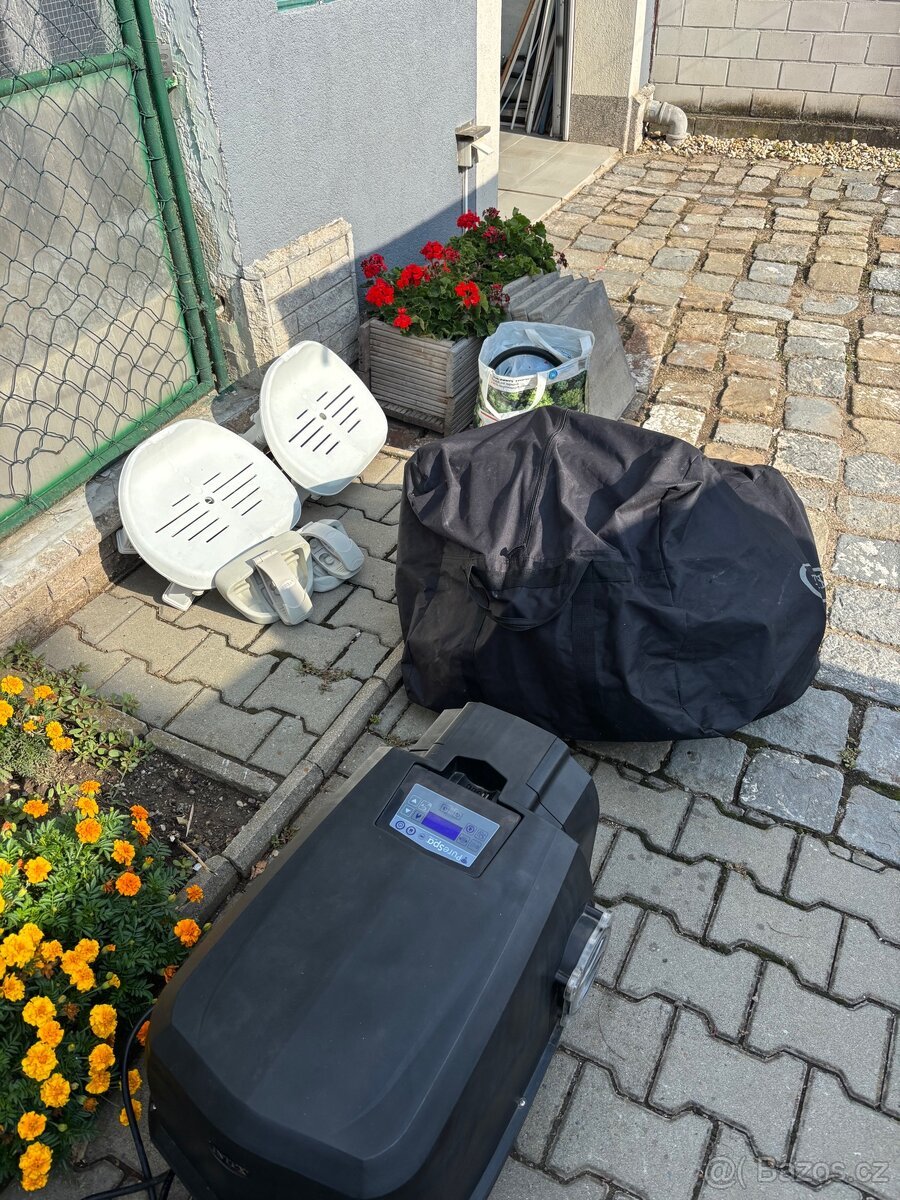 Intex PureSpa Jet & Bubble Deluxe jakuzzi, WiFi vezérléssel