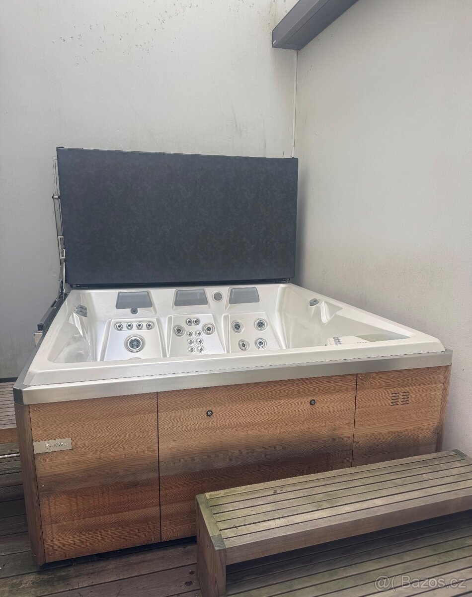 USSPA Persea jakuzzi, garanciális állapotban