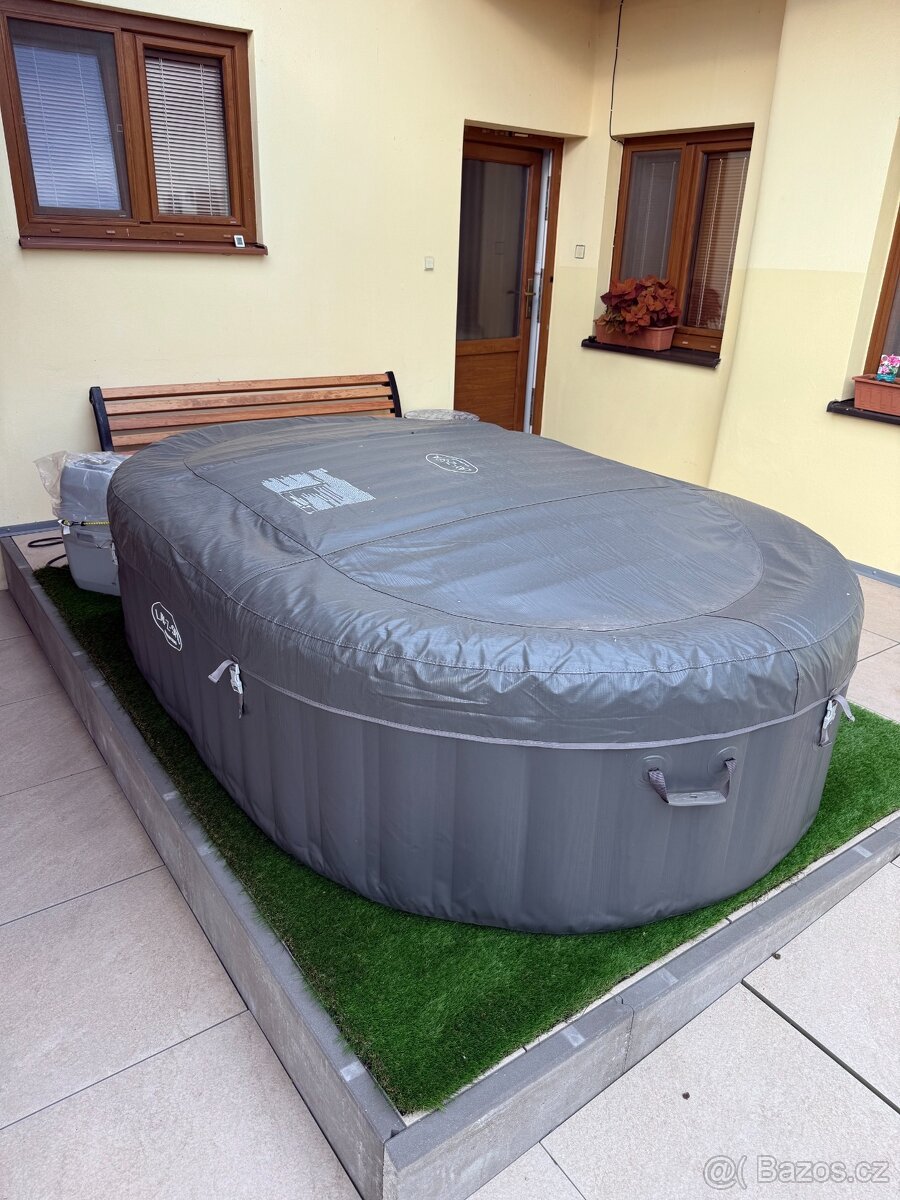 Bestway Lay-Z-Spa Mauritius XXL jakuzzi, új, 7 fős