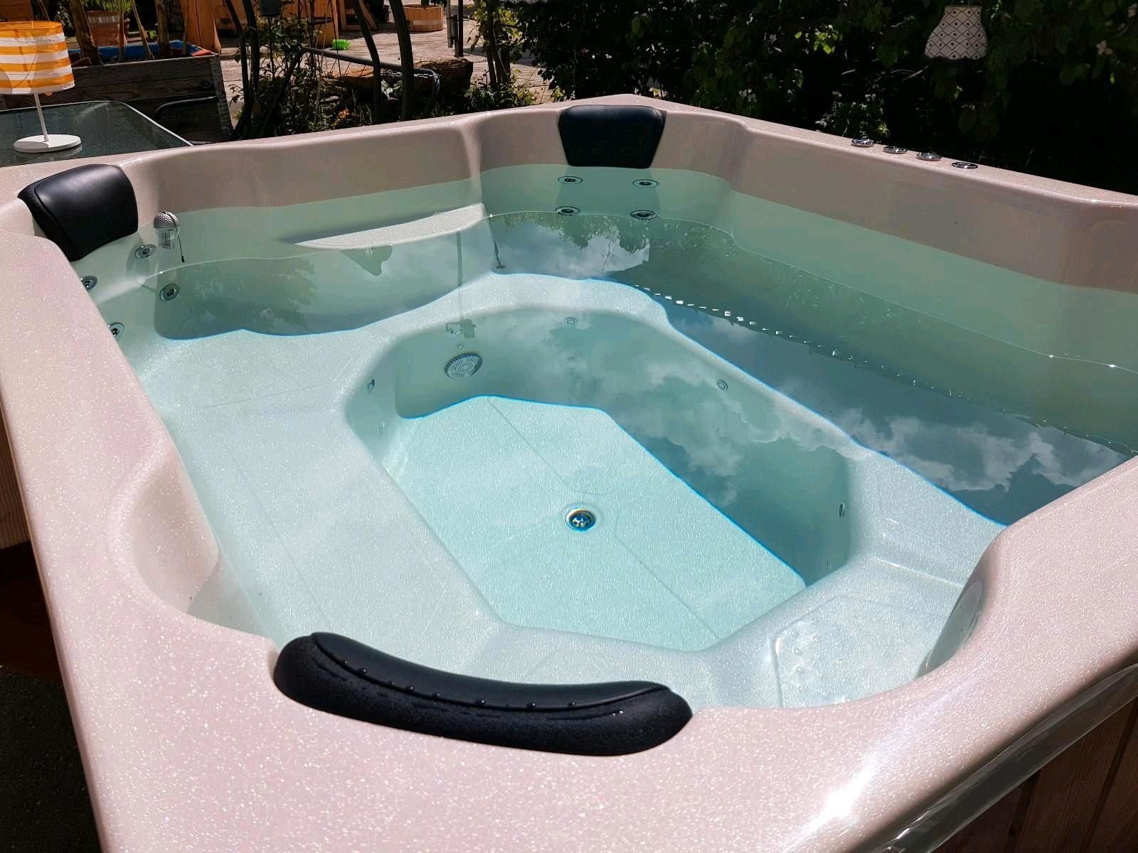 Hot tub / dezsafurdo 200x170, kültéri kalyhaval