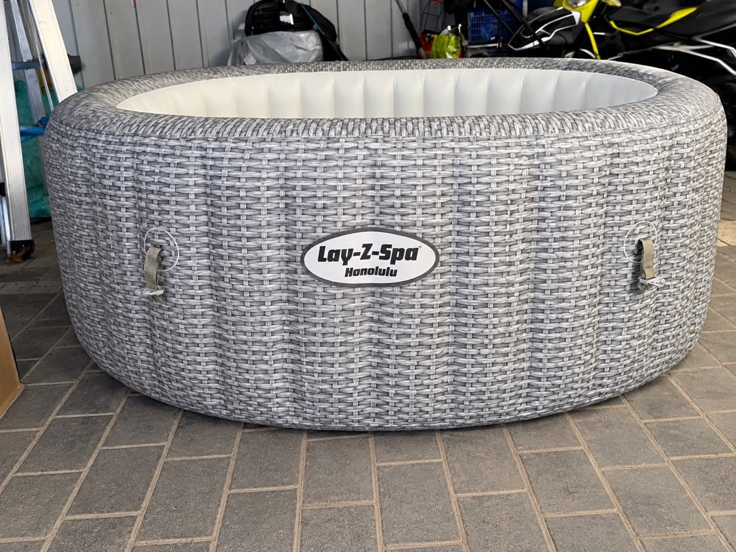 Lay-Z-Spa Honolulu felfujhato jakuzzi, teljes tartozekkal
