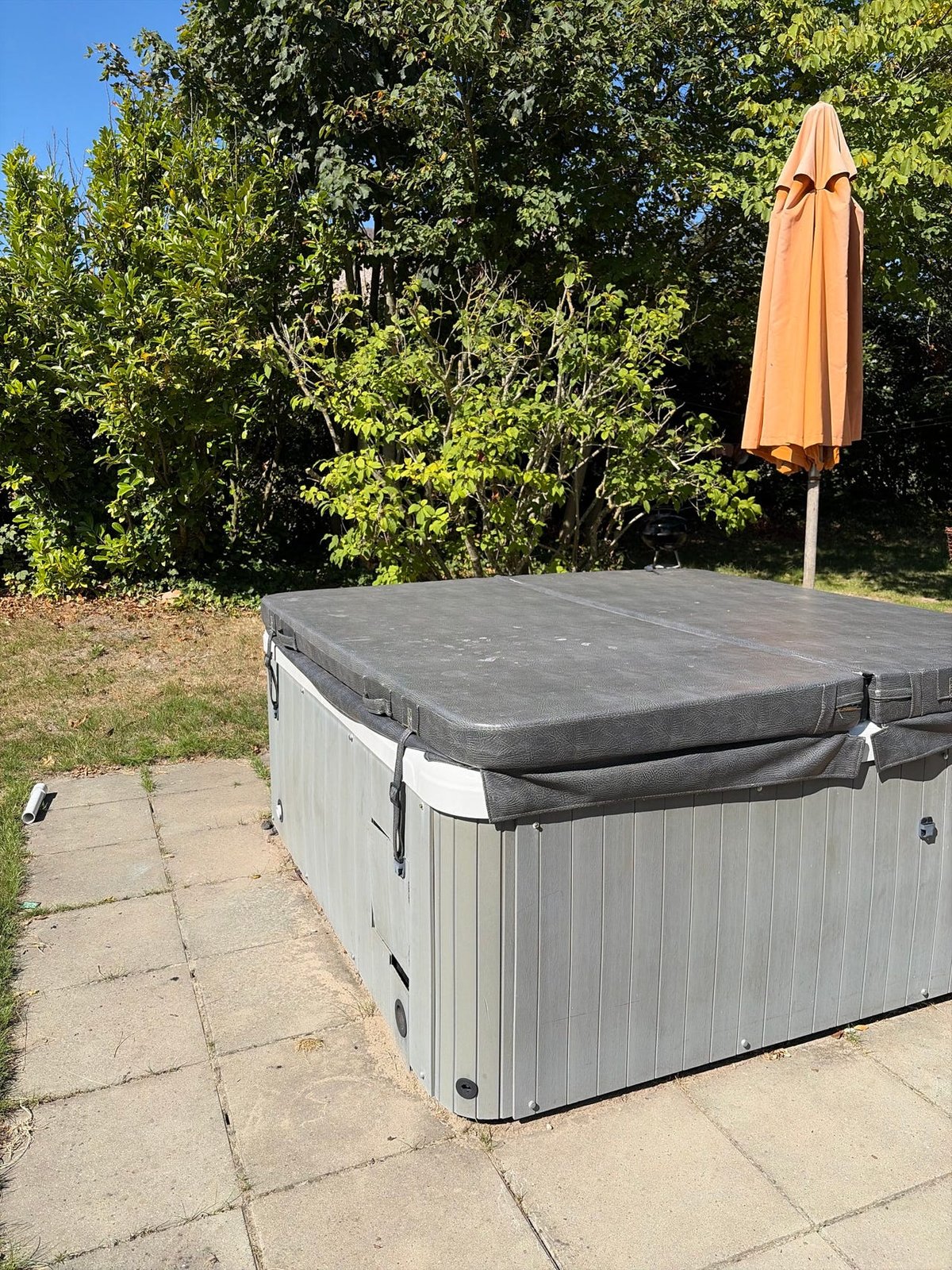 Jacuzzi ogrodowe Passion Spas z szarą obudową
