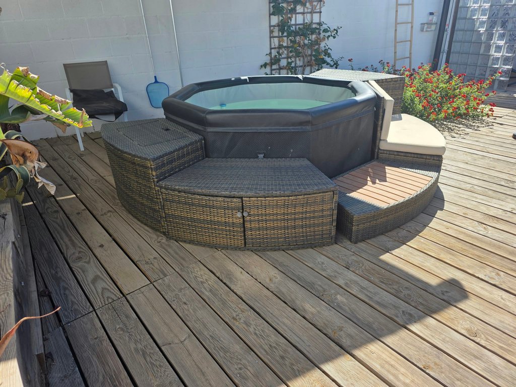 NetSpa rattan hatású jakuzzi, 2 éves