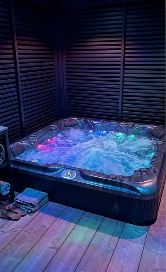 Porello Loisto L+ jakuzzi erős masszázzsal