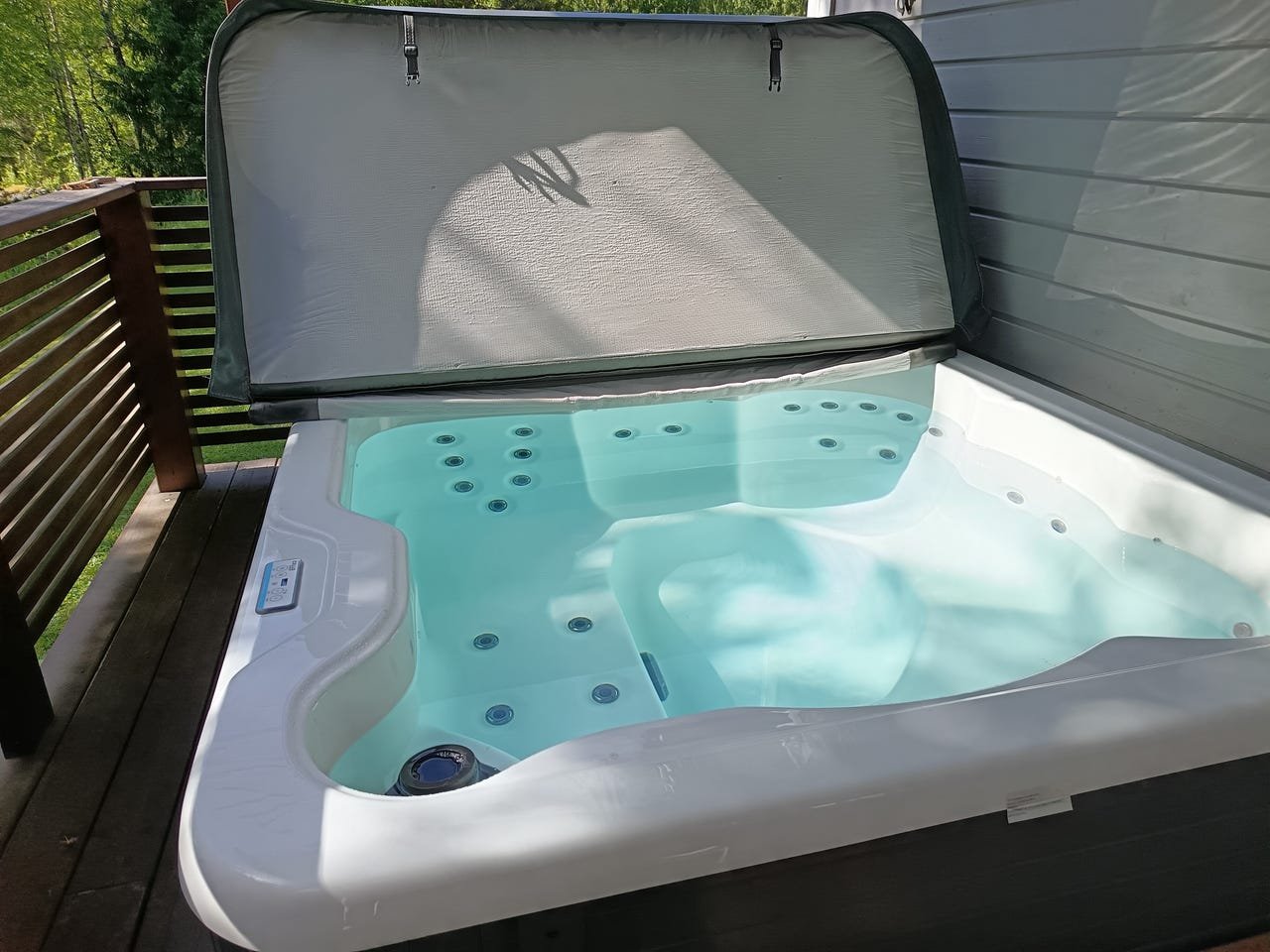 Cello Spa Ruka jakuzzi, 5 személyes
