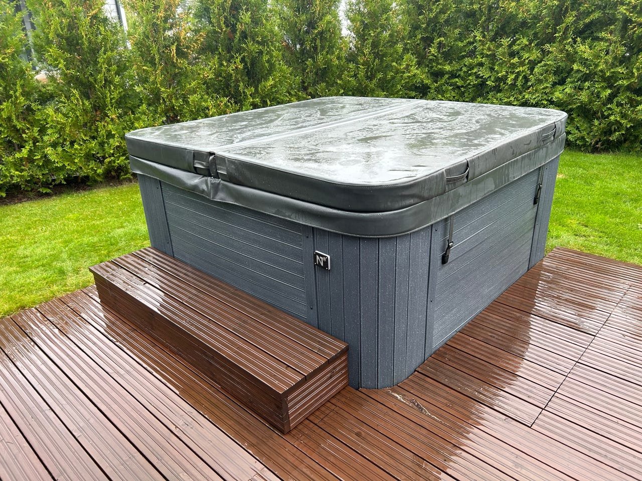 Novitek Luosto kültéri jakuzzi