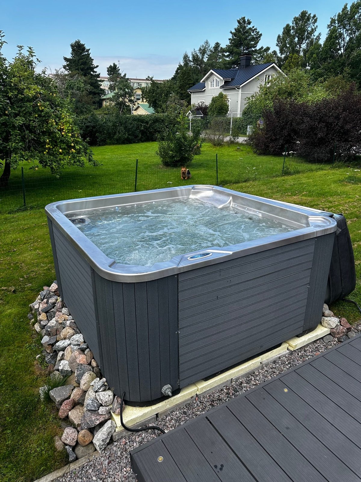 Novitek Saana kültéri jakuzzi, 6 személyes