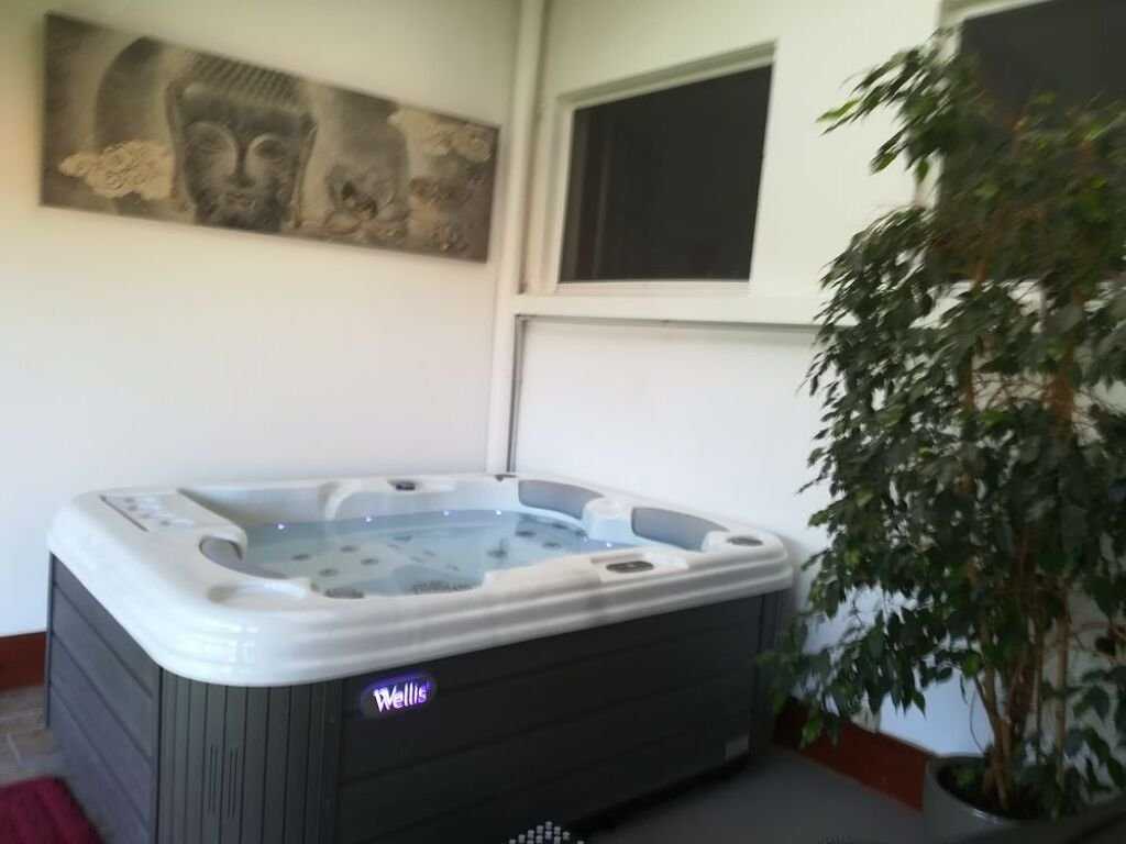 Jakuzzi, 3 szemelyes (Dax)