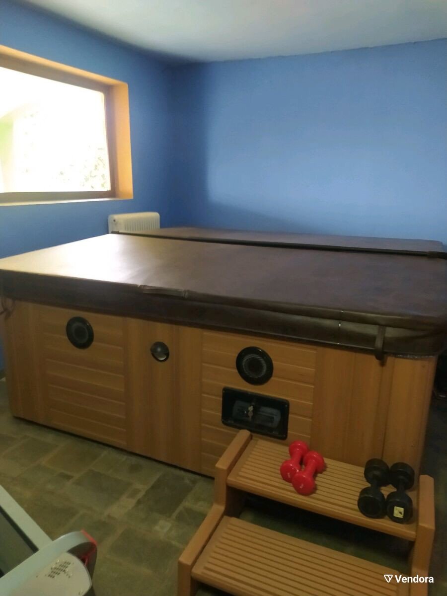 7 személyes jakuzzi takaróval, újszerű