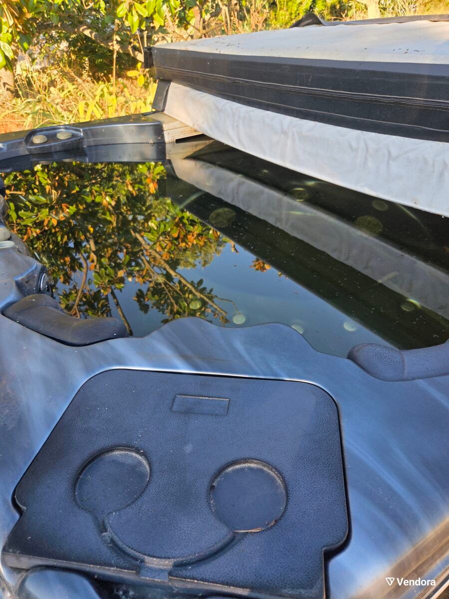 Jacuzzi con televisión integrada, necesita reparar el motor