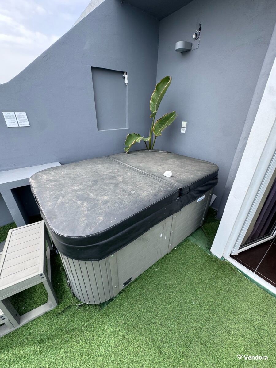 Kétszemélyes jakuzzi, használt