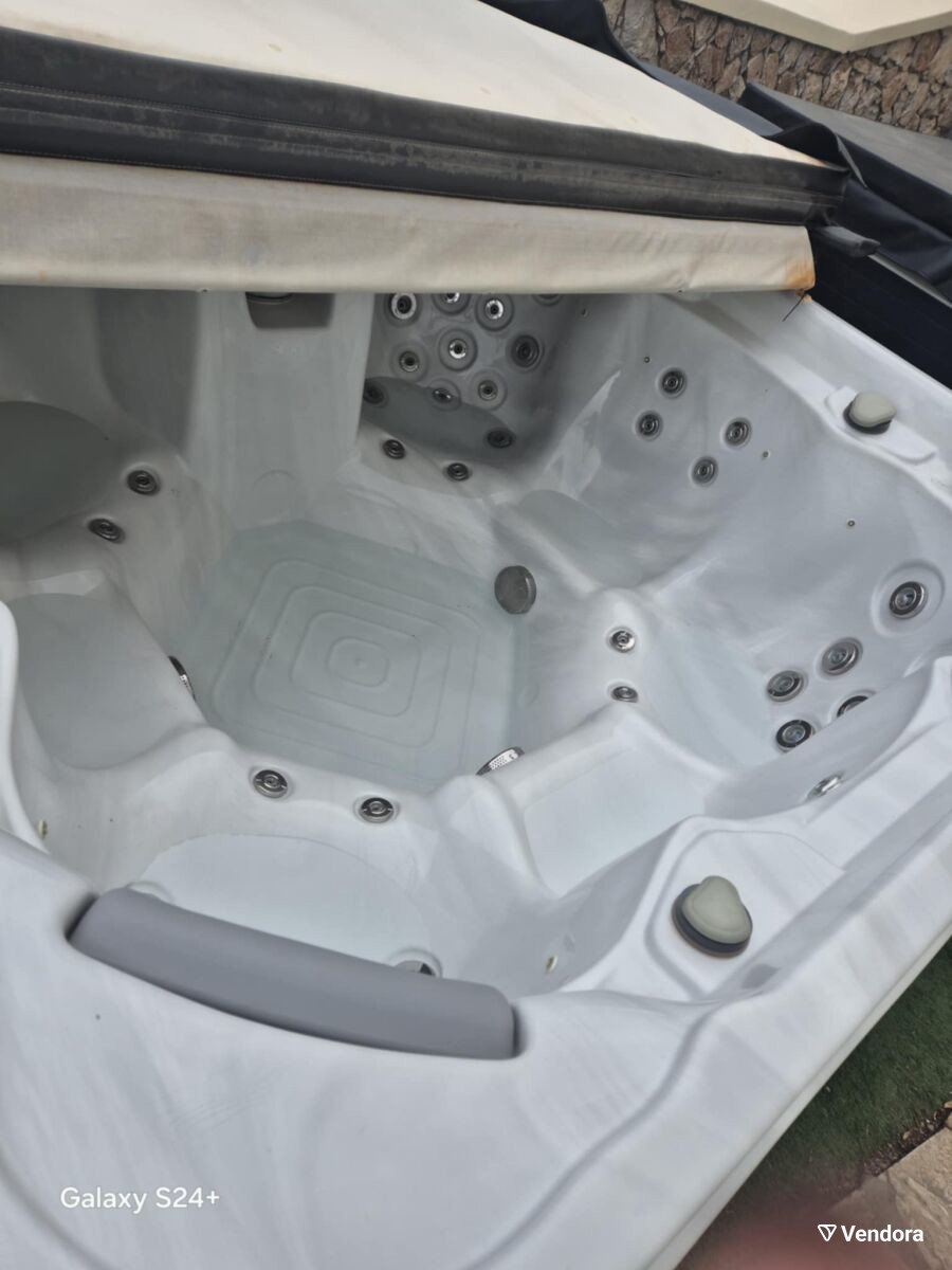 Wellis Zen jakuzzi, kétéves