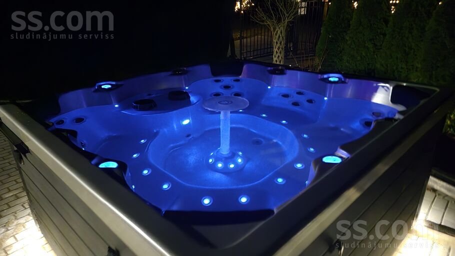 Queen Tub Lux akril spa hőszivattyúval