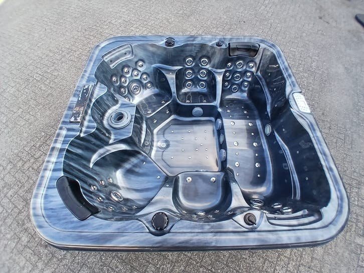 Jacuzzi espacioso para 6 personas