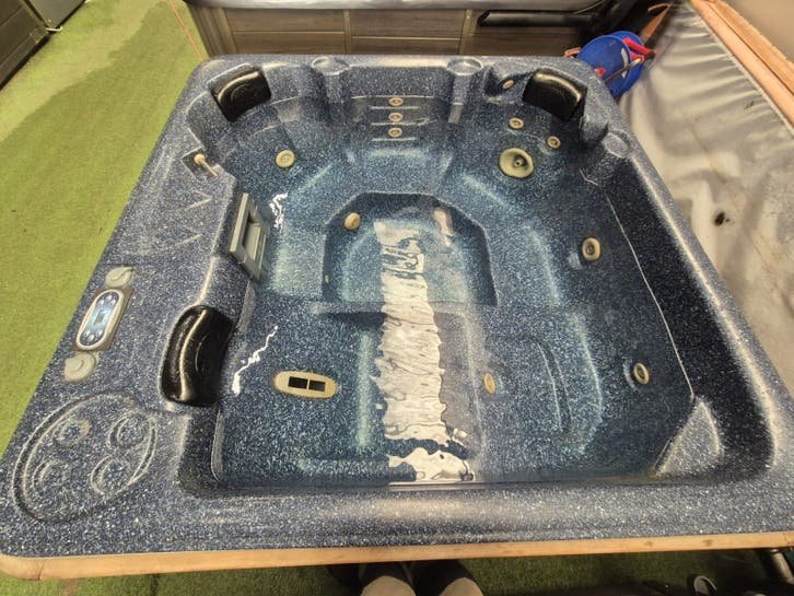 Balboa 5 szemelyes jakuzzi, mukodes kozben megtekintheto