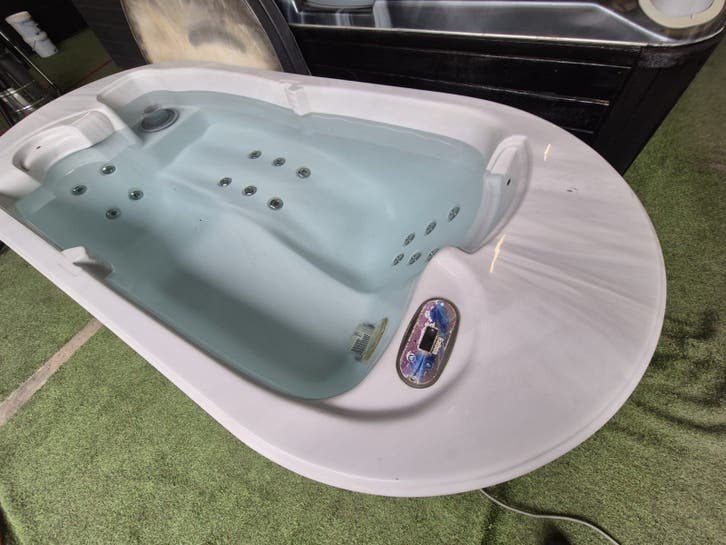 Balboa 2 szemelyes jakuzzi, 2 fekvohellyel