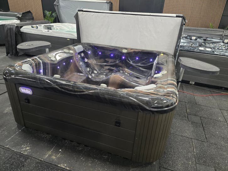 Jacuzzi de luxe Wellis Venus 6 places, Bluetooth