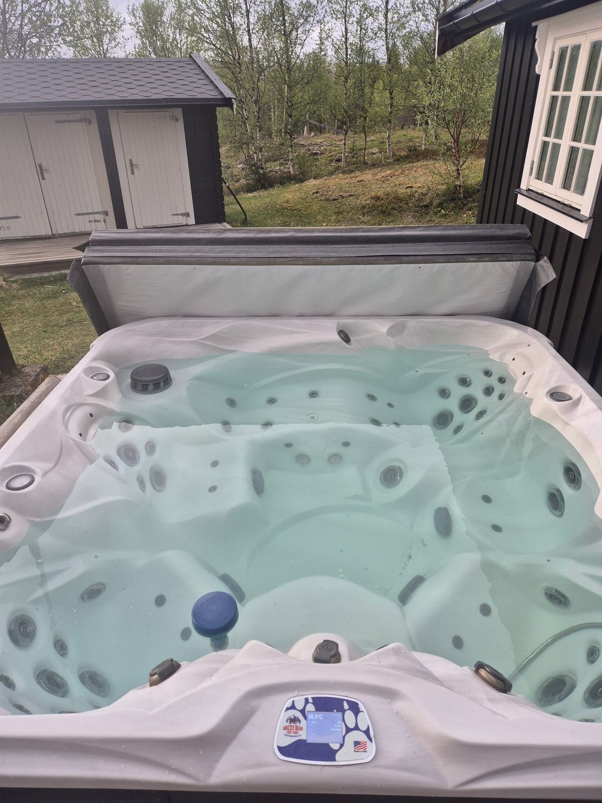 Grizzly Bear jakuzzi, 6 személyes, 230x230 cm