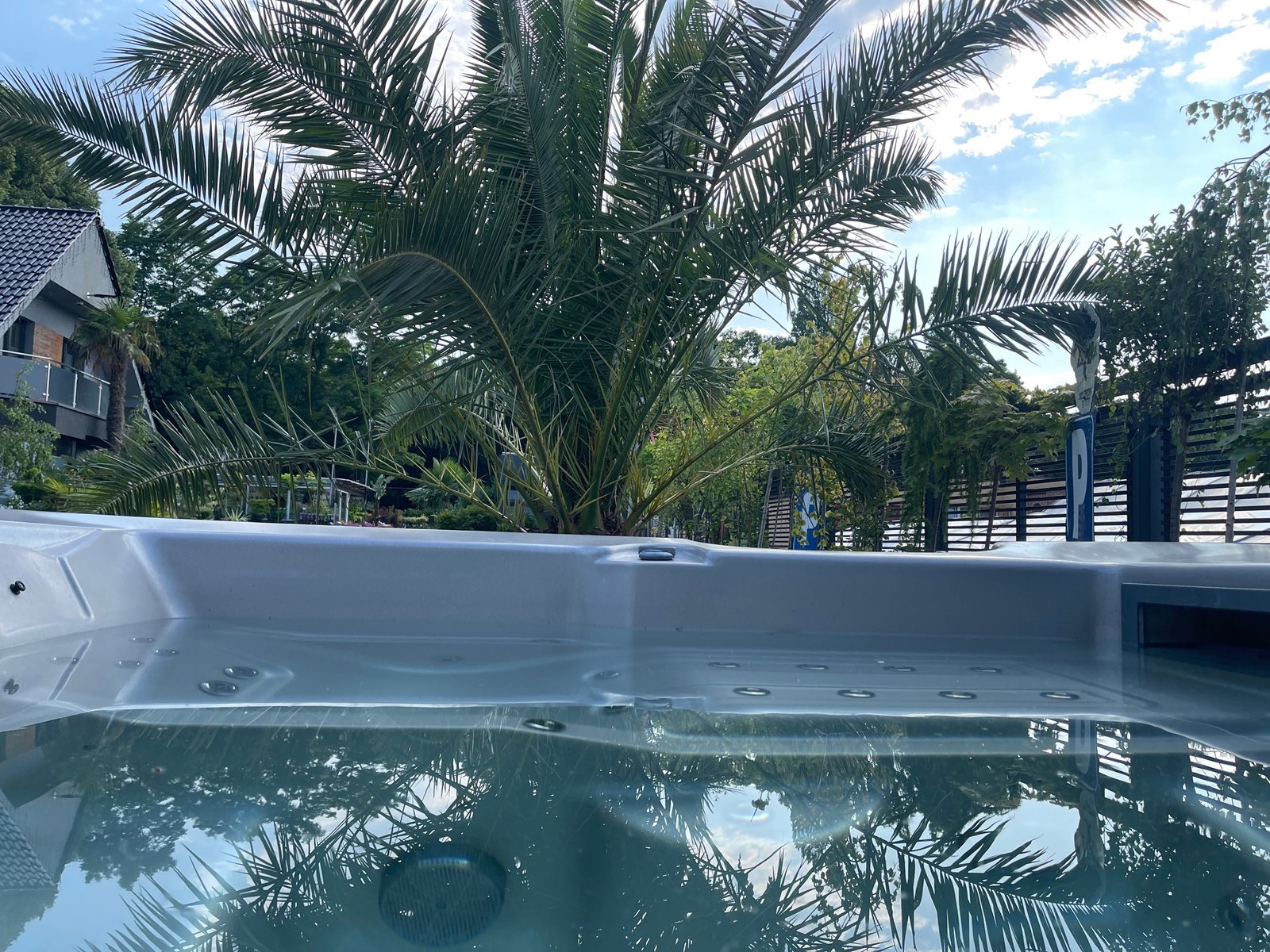 6 személyes jakuzzi, 240 × 240 cm