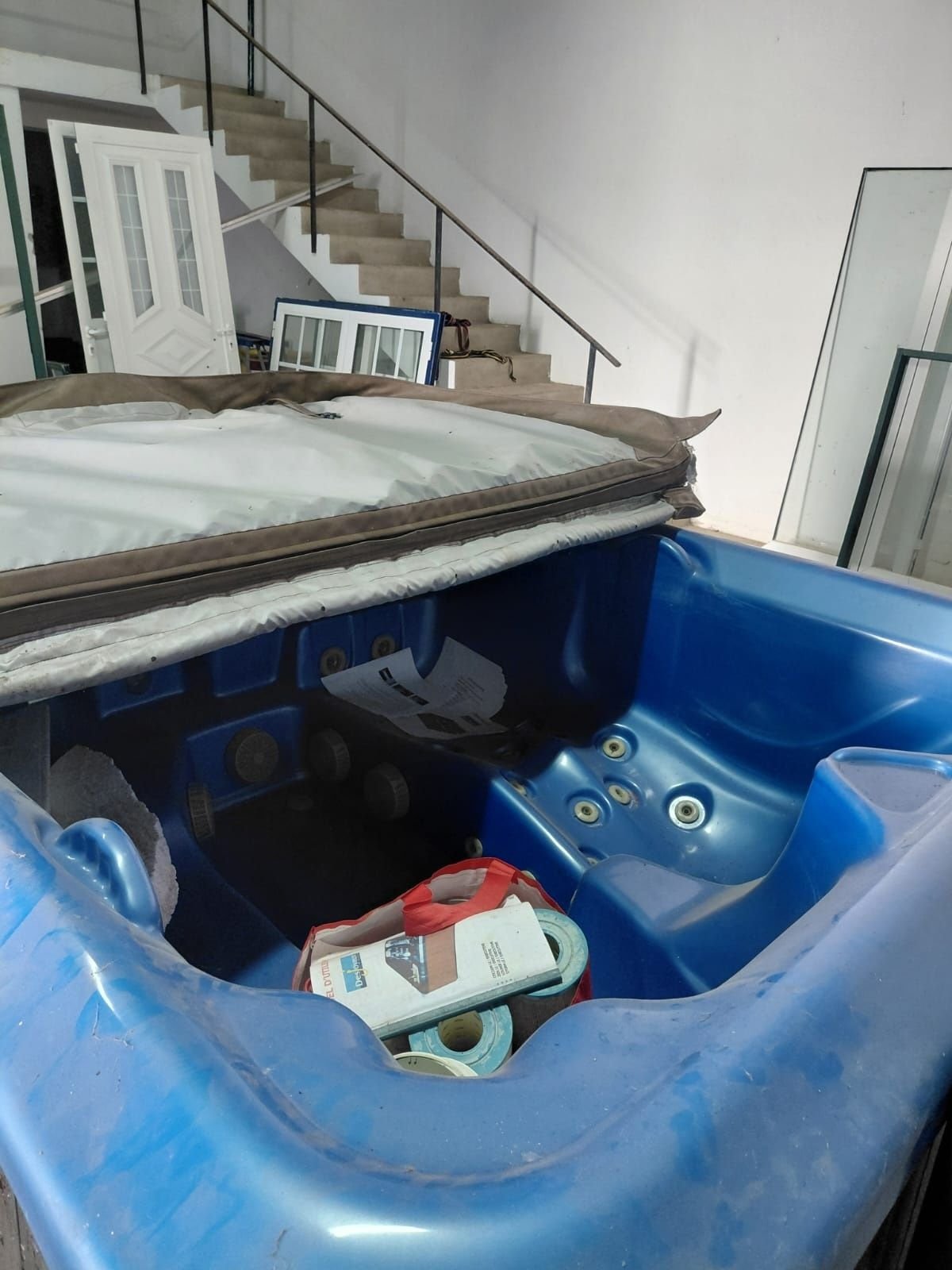 6 személyes jakuzzi, 8 éves
