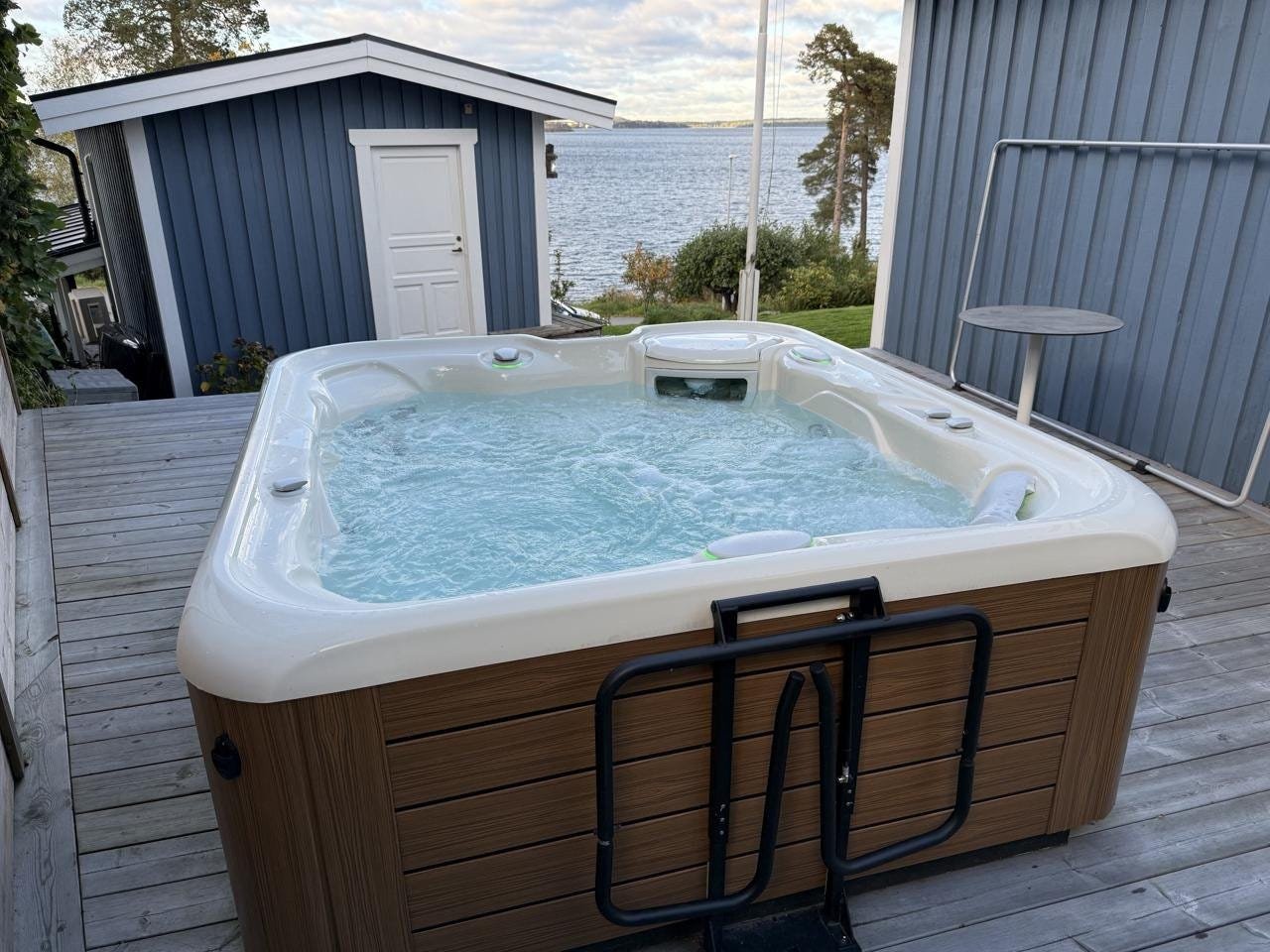 Jacuzzi de exterior HotSpring Prodigy, 2015