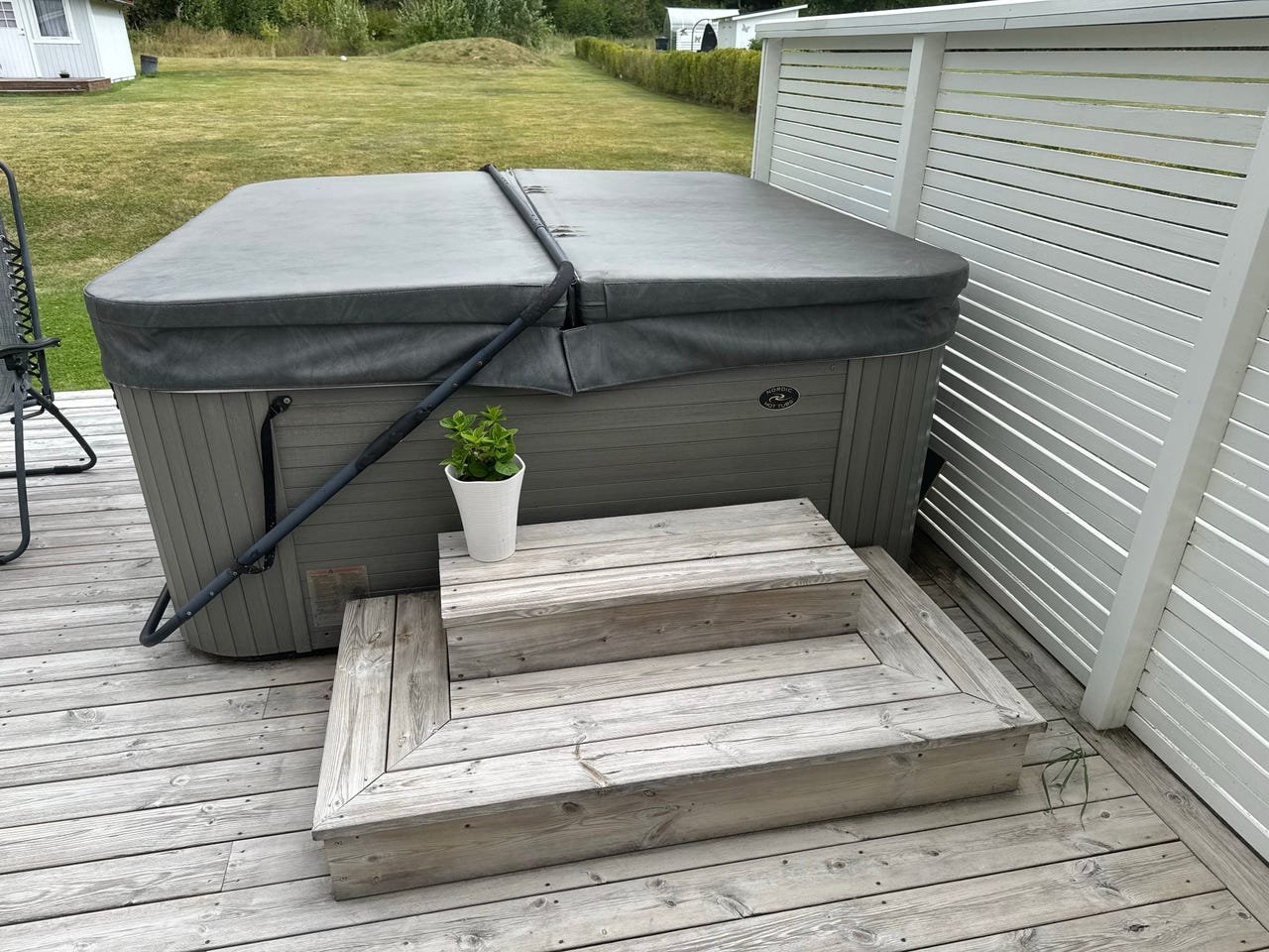 Nordic Hot Tubs Encore, motorcserére szorul